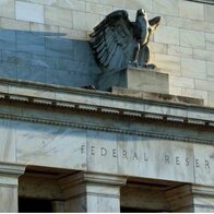 Fed ‘đi trên dây’ khi vừa kiểm soát lạm phát vừa giải quyết những bất ổn của ngành ngân hàng: NHTW Mỹ sẽ trụ được bao lâu?